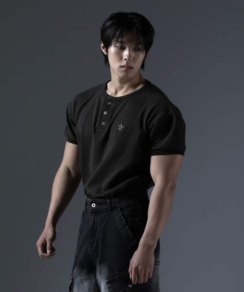 CARMID（カミド）の「アンティークウォッシングヘンリーネック半袖[ダークブラウン]（Tシャツ/カットソー・メンズ・その他・1/2/3）」の4枚目の写真