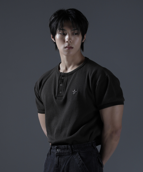 CARMID（カミド）の「アンティークウォッシングヘンリーネック半袖[ダークブラウン]（Tシャツ/カットソー・メンズ・その他・1/2/3）」の7枚目の写真
