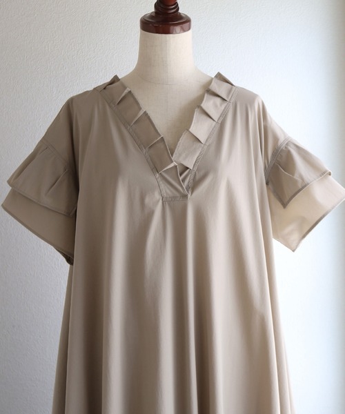 itto...(イット)の「【UVカット&接触冷感&シワ軽減】イージーケア フリル袖コクーンワンピース(ワンピース・レディース・ブラック/グレイッシュベージュ・FREE)」の14枚目の写真