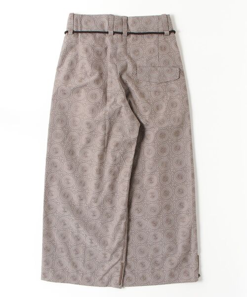 ETHOSENS（エトセンス）の「【ETHOSENS】Embroidly squeeze slacks（スラックス・メンズ・ブラウン/ブラック・2/1）」の3枚目の写真