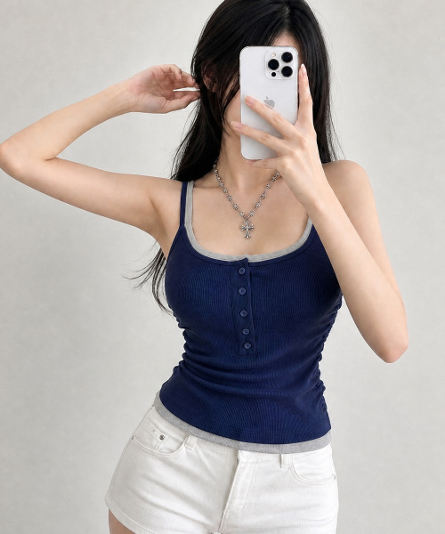 VIVID LADY（ビビッドレディー）の「レイヤード風 カップイン キャミトップス（キャミソール・レディース・ネイビー/ベージュ/グレー/ブラック・FREE）」の10枚目の写真