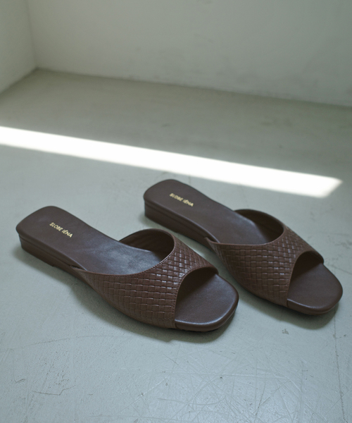 SLOBE IENA(スローブイエナ)の「SLOBE レザーミュール(サンダル・レディース・ブラウン・24.5cm/24cm/23.5cm/23cm)」の3枚目の写真