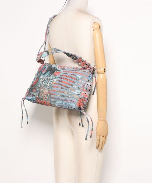 Desigual(デシグアル)の「Cat Graffiti Denim Shoulder Bag/キャットグラフィティデニムショルダーバッグ(ショルダーバッグ・レディース・マルチ・FREE)」の9枚目の写真