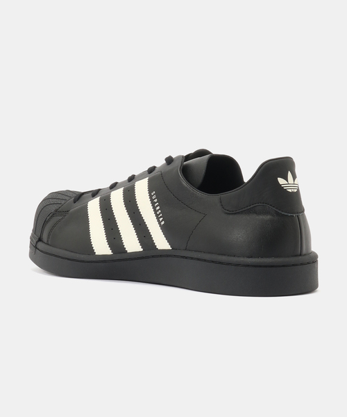 adidas Originals(アディダスオリジナルス)の「adidas Originals SST BY AVAVAV KI0733(スニーカー・メンズ・ブラック・27.5cm/28.5cm/26cm/28cm)」の3枚目の写真