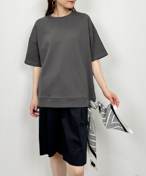 Lo-Fi(ローファイ)の「【WEB限定】スカーフ付きプルオーバー(Tシャツ/カットソー・レディース・アイボリー/チャコールグレー・M)」の2枚目の写真