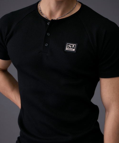 MIHAK(ミハク)の「メタルプレートマッスルフィットヘンリーネックTシャツ(BLACK)(Tシャツ/カットソー・メンズ・その他・1/4/3/2)」の3枚目の写真