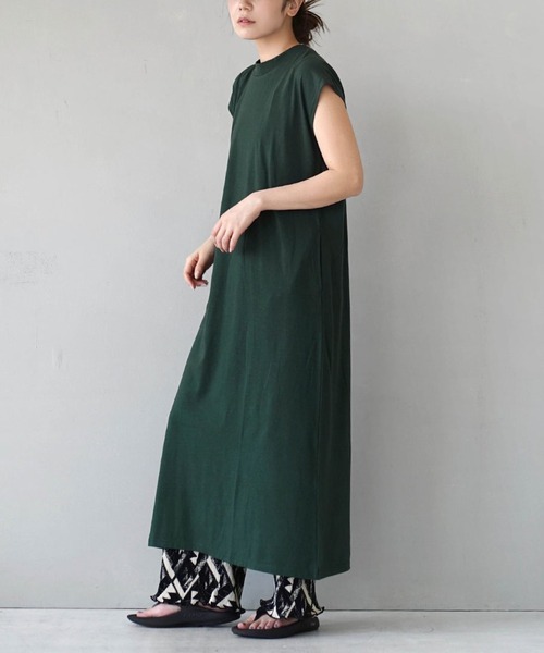 zootie（ズーティー）の「URBAN PLUS フレンチスリーブワンピース（ワンピース・レディース・チャコール/グレイッシュブルー/テラコッタ/ブラウン系その他/ネイビー/ダークグリーン/ブラック/ライトブルー/グレイッシュベージュ/ライトベージュ/アイボリー/オフホワイト/スモークピンク・フリー）」の10枚目の写真