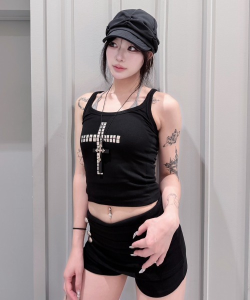 Never mind the XU / Chikashitsu+(ネバーマインド ザ エックスユー / チカシツプラス)の「【nmtc+】Cross Studded Slim Tank top / 【エヌエムティーシープラス】クロススタッズスリムタンクトップ(タンクトップ・レディース・ブラック/ホワイト・ONE SIZE)」の15枚目の写真