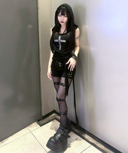Never mind the XU / Chikashitsu+(ネバーマインド ザ エックスユー / チカシツプラス)の「【nmtc+】Cross Studded Slim Tank top / 【エヌエムティーシープラス】クロススタッズスリムタンクトップ(タンクトップ・レディース・ブラック/ホワイト・ONE SIZE)」の22枚目の写真