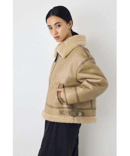 AZUL by moussy（アズールバイマウジー）の「【不動の人気アウターがついに予約開始】【着丈バリエ】フェイクムートンB-3ブルゾン　秋服　冬服　ボア　レザー（ブルゾン・レディース・ブラック/カーキ/ベージュ・SMALL/MEDIUM）」の22枚目の写真