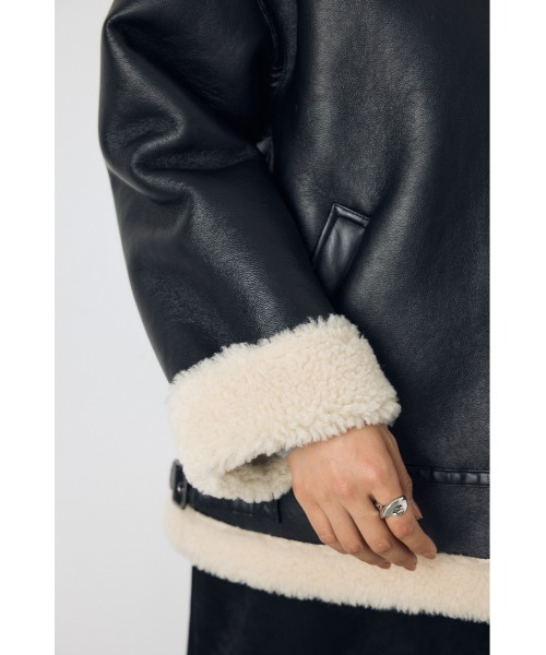 AZUL by moussy（アズールバイマウジー）の「【不動の人気アウターがついに予約開始】【着丈バリエ】フェイクムートンB-3ブルゾン　秋服　冬服　ボア　レザー（ブルゾン・レディース・ブラック/カーキ/ベージュ・SMALL/MEDIUM）」の19枚目の写真
