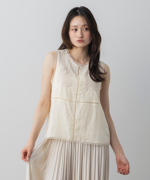AJUGA.(アジュガ)の「フラワー刺繍ノースリーブブラウス(タンクトップ・レディース・アイボリー/ホワイト・S/M)」の2枚目の写真