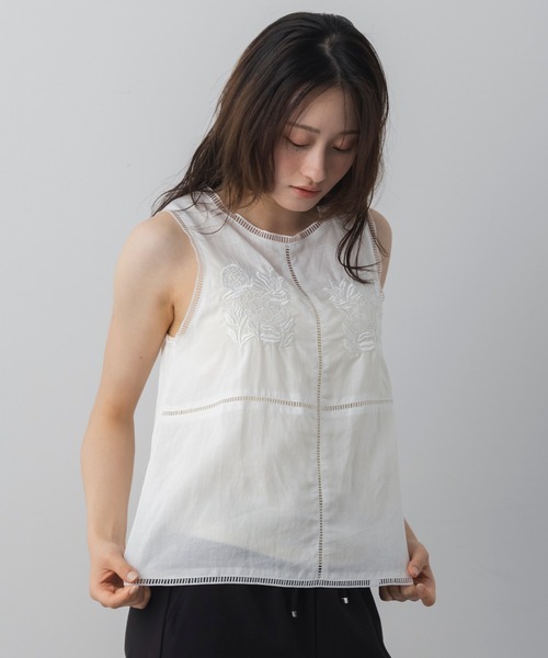AJUGA.(アジュガ)の「フラワー刺繍ノースリーブブラウス(タンクトップ・レディース・アイボリー/ホワイト・S/M)」の5枚目の写真