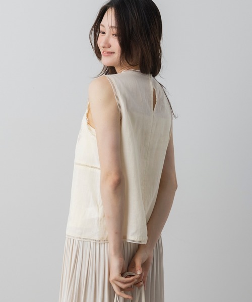 AJUGA.(アジュガ)の「フラワー刺繍ノースリーブブラウス(タンクトップ・レディース・アイボリー/ホワイト・S/M)」の12枚目の写真