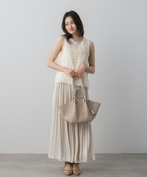 AJUGA.(アジュガ)の「フラワー刺繍ノースリーブブラウス(タンクトップ・レディース・アイボリー/ホワイト・S/M)」の13枚目の写真