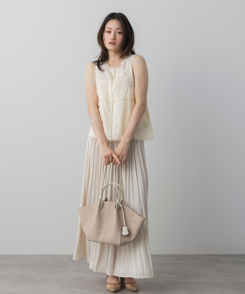 AJUGA.(アジュガ)の「フラワー刺繍ノースリーブブラウス(タンクトップ・レディース・アイボリー/ホワイト・S/M)」の14枚目の写真