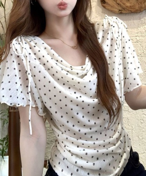 AMAJI(アマジ)の「Vネック ドット柄 ウエストリボン ブラウス(シャツ/ブラウス・レディース・ベージュ・X-LARGE/LARGE/MEDIUM/SMALL)」の2枚目の写真