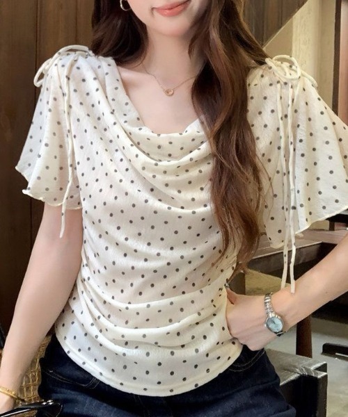 AMAJI(アマジ)の「Vネック ドット柄 ウエストリボン ブラウス(シャツ/ブラウス・レディース・ベージュ・X-LARGE/LARGE/MEDIUM/SMALL)」の3枚目の写真