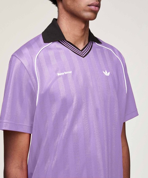 adidas(アディダス)の「adidas Originals by Wales Bonner サッカー半袖Tシャツ / アディダスオリジナルス(Tシャツ/カットソー・メンズ・バイオレット・LARGE/MEDIUM/SMALL/X-SMALL)」の2枚目の写真
