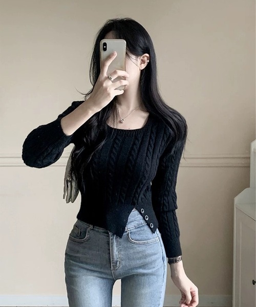 Girly Doll(ガーリードール)の「スクエアネックスリット入りケーブルニット(ニット/セーター・レディース・グレー/ネイビー/ブラック/ライトブルー/オフホワイト・FREE)」の11枚目の写真