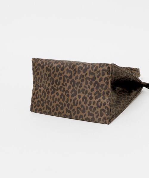 UNITED ARROWS(ユナイテッドアローズ)の「レオパード ロゴ ランチバッグ(トートバッグ・レディース・ブラウン系・FREE)」の6枚目の写真