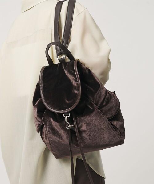BEAUTY&YOUTH UNITED ARROWS(ビューティーアンドユースユナイテッドアローズ)の「ベルベット ミニ リュック(バックパック/リュック・レディース・ブラック/ダークブラウン・FREE)」の2枚目の写真
