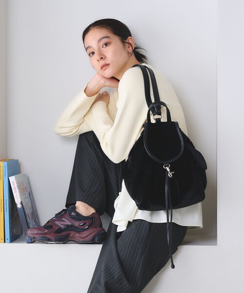 BEAUTY&YOUTH UNITED ARROWS(ビューティーアンドユースユナイテッドアローズ)の「ベルベット ミニ リュック(バックパック/リュック・レディース・ブラック/ダークブラウン・FREE)」の4枚目の写真