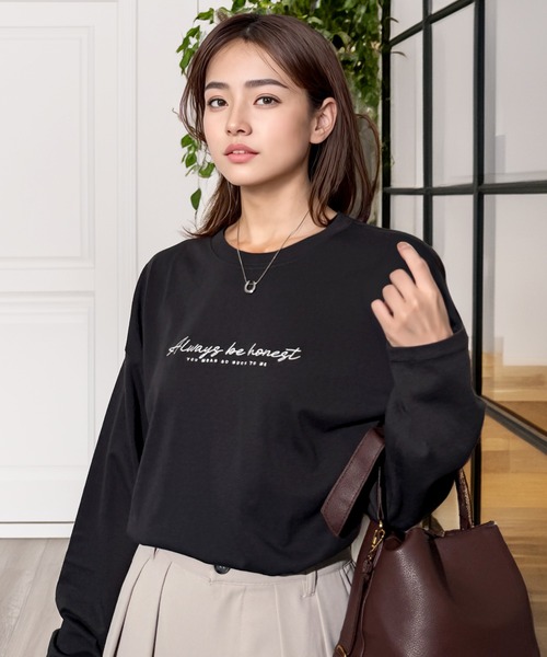 Chandelier（シャンデリア）の「ゆったり 着やすい ルーズシルエット 刺繍 ワンポイント ロンT（Tシャツ/カットソー・レディース・ブラック/ホワイト/ブラック系/ホワイト系/ブラック系2/ホワイト系1/ブラック系1/バーガンディー/ブラウン/ブラック系3/ブラック系4/ブラック系6/ブラック系5/ブラック系7・L/M/LL）」の11枚目の写真