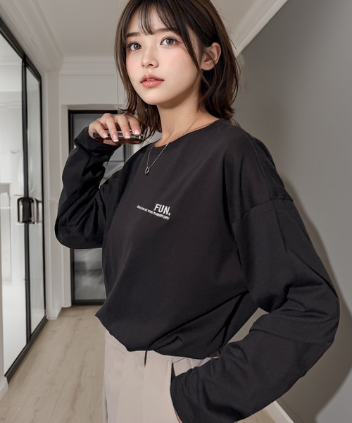 Chandelier（シャンデリア）の「ゆったり 着やすい ルーズシルエット 刺繍 ワンポイント ロンT（Tシャツ/カットソー・レディース・ブラック/ホワイト/ブラック系/ホワイト系/ブラック系2/ホワイト系1/ブラック系1/バーガンディー/ブラウン/ブラック系3/ブラック系4/ブラック系6/ブラック系5/ブラック系7・L/M/LL）」の12枚目の写真