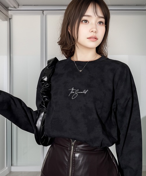 Chandelier（シャンデリア）の「ゆったり 着やすい ルーズシルエット 刺繍 ワンポイント ロンT（Tシャツ/カットソー・レディース・ブラック/ホワイト/ブラック系/ホワイト系/ブラック系2/ホワイト系1/ブラック系1/バーガンディー/ブラウン/ブラック系3/ブラック系4/ブラック系6/ブラック系5/ブラック系7・L/M/LL）」の16枚目の写真