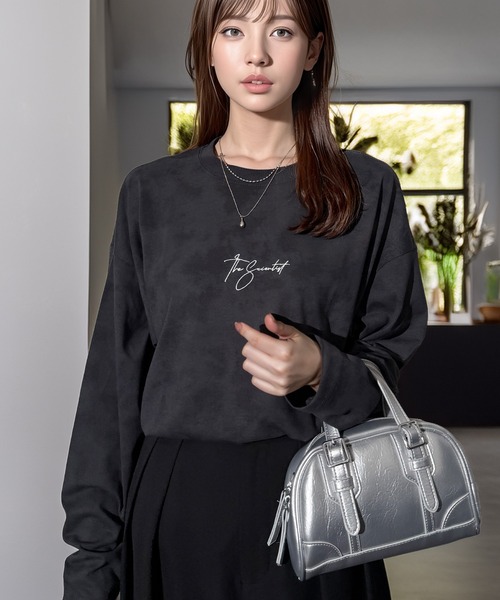 Chandelier（シャンデリア）の「ゆったり 着やすい ルーズシルエット 刺繍 ワンポイント ロンT（Tシャツ/カットソー・レディース・ブラック/ホワイト/ブラック系/ホワイト系/ブラック系2/ホワイト系1/ブラック系1/バーガンディー/ブラウン/ブラック系3/ブラック系4/ブラック系6/ブラック系5/ブラック系7・L/M/LL）」の18枚目の写真