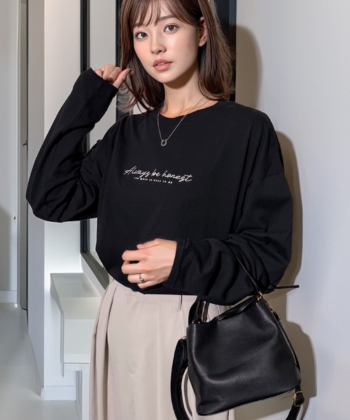 Chandelier（シャンデリア）の「ゆったり 着やすい ルーズシルエット 刺繍 ワンポイント ロンT（Tシャツ/カットソー・レディース・ブラック/ホワイト/ブラック系/ホワイト系/ブラック系2/ホワイト系1/ブラック系1/バーガンディー/ブラウン/ブラック系3/ブラック系4/ブラック系6/ブラック系5/ブラック系7・L/M/LL）」の22枚目の写真