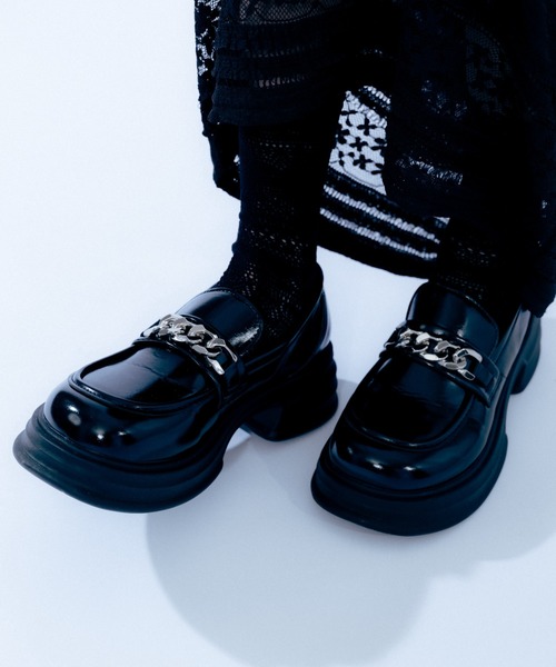 Haze Reverie(ヘイズレヴァリー)の「シルバーチェーン厚底ローファー(ローファー・レディース・ブラック・SMALL/MEDIUM/LARGE)」の1枚目の写真