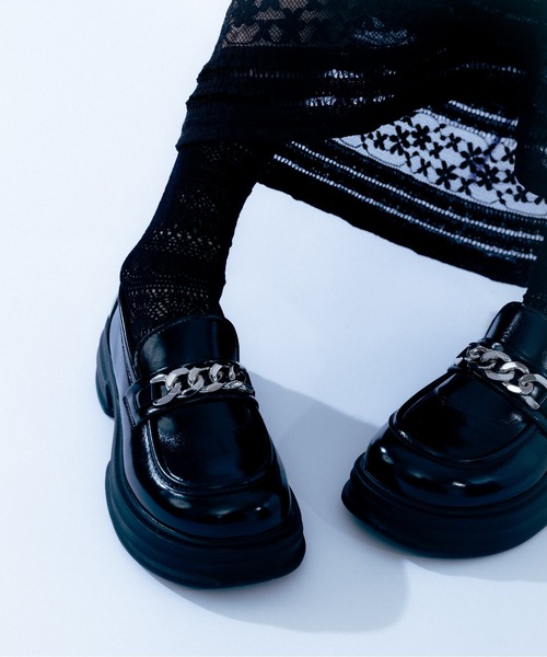Haze Reverie(ヘイズレヴァリー)の「シルバーチェーン厚底ローファー(ローファー・レディース・ブラック・SMALL/MEDIUM/LARGE)」の7枚目の写真