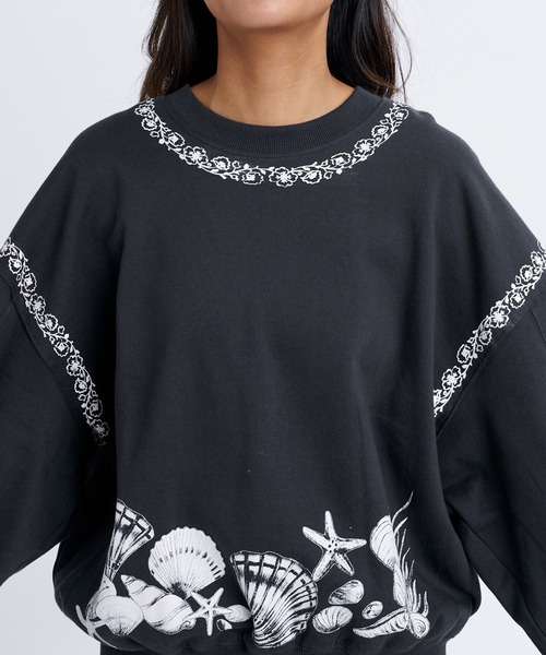 BILLABONG(ビラボン)の「BILLABONG ウィメンズ SEA TREASURE KENDAL CREW FLC トレーナー 【2026年秋冬モデル】/ビラボンプルオーバースウェット(スウェット・レディース・ブラック系その他・MEDIUM)」の3枚目の写真