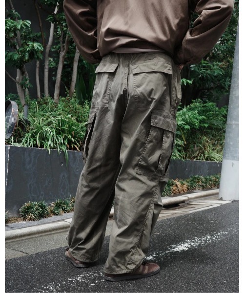 Anachronorm(アナクロノーム)の「FADED CARGO EASY PANTS(デニムパンツ・メンズ・ダークグリーン・3/2)」の20枚目の写真