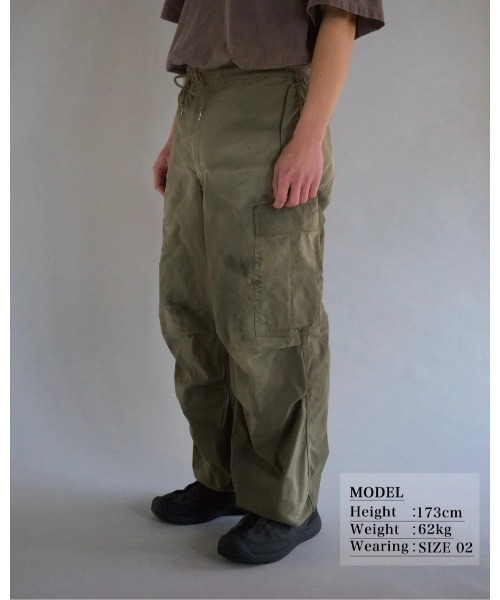 Anachronorm(アナクロノーム)の「FADED CARGO EASY PANTS(デニムパンツ・メンズ・ダークグリーン・3/2)」の14枚目の写真