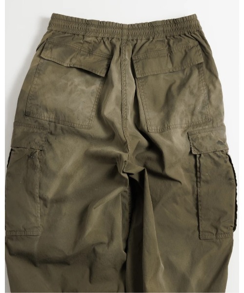 Anachronorm(アナクロノーム)の「FADED CARGO EASY PANTS(デニムパンツ・メンズ・ダークグリーン・3/2)」の12枚目の写真