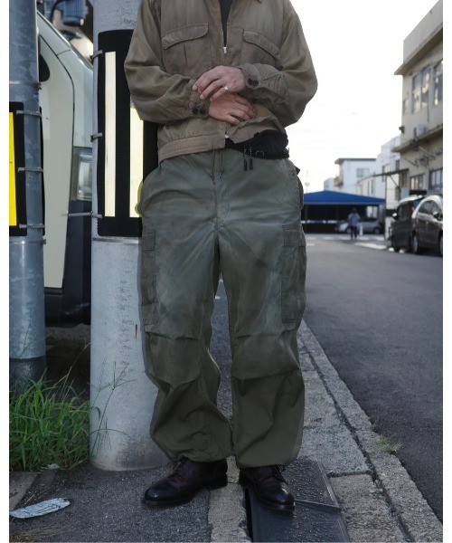 Anachronorm(アナクロノーム)の「FADED CARGO EASY PANTS(デニムパンツ・メンズ・ダークグリーン・3/2)」の5枚目の写真