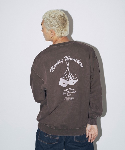 XLARGE(エクストララージ)の「MONKEY WRENCHERS CREWNECK SWEATSHIRT(スウェット・メンズ・ブラウン/ブラック/パープル・XL/S/L/M)」の2枚目の写真