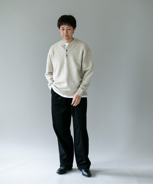 URBAN RESEARCH DOORS（アーバンリサーチドアーズ）の「『WEB限定』ウール混もちもちヘンリーネックニット（ニット/セーター・メンズ・グリーン/ブラック/ライトベージュ・X-LARGE/LARGE/MEDIUM）」の16枚目の写真