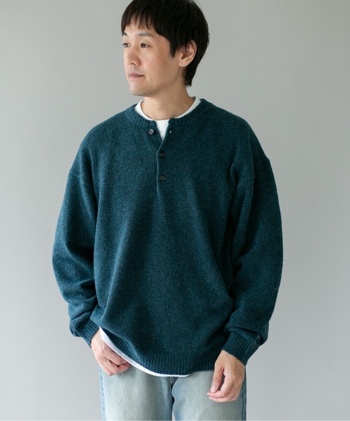 URBAN RESEARCH DOORS（アーバンリサーチドアーズ）の「『WEB限定』ウール混もちもちヘンリーネックニット（ニット/セーター・メンズ・グリーン/ブラック/ライトベージュ・X-LARGE/LARGE/MEDIUM）」の18枚目の写真
