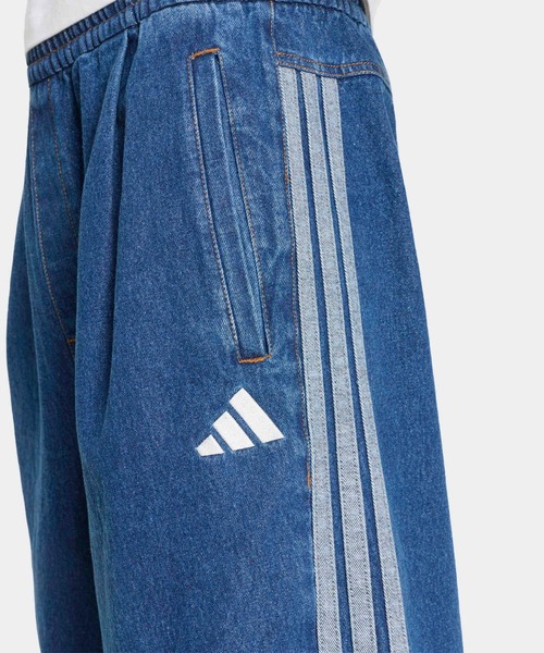 adidas(アディダス)の「スタジアム オーバーサイズフィット デニム フルレングス オープンヘム トラックパンツ / アディダス adidas(デニムパンツ・メンズ・ブルー・LARGE/3XL/XX-LARGE/X-SMALL/X-LARGE/SMALL/MEDIUM)」の3枚目の写真