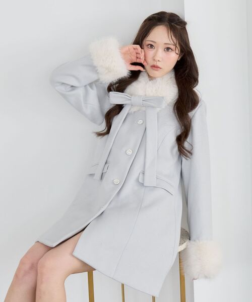 MAJESTIC LEGON（マジェスティックレゴン）の「マルチwayキラキラリボンミディコート（その他アウター・レディース・ピンクベージュ/ライトブルー/チャコールグレー/ブラック・SMALL/MEDIUM/X-SMALL/LARGE）」の4枚目の写真