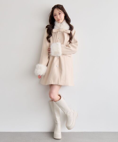 MAJESTIC LEGON（マジェスティックレゴン）の「マルチwayキラキラリボンミディコート（その他アウター・レディース・ピンクベージュ/ライトブルー/チャコールグレー/ブラック・SMALL/MEDIUM/X-SMALL/LARGE）」の6枚目の写真