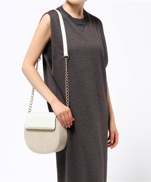 Khaju（カージュ）の「Khaju: ラウンドバイカラーバッグ（ショルダーバッグ・レディース・ライトグレー/キャメル・ONE SIZE）」の3枚目の写真