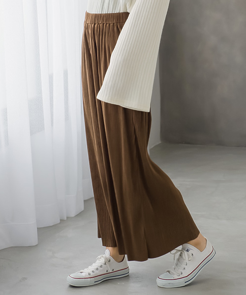 Re:EDIT（リエディ）の「[リエディ]スエード細プリーツワイドパンツ[リエディオリジナル]ボトムス/パンツ/ワイドパンツ・ガウチョパンツ（その他パンツ・レディース・ダークグリーン/マスタード/キャメル/ブラウン/ブラック/ワイン・MEDIUM/LARGE）」の2枚目の写真