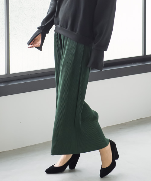 Re:EDIT（リエディ）の「[リエディ]スエード細プリーツワイドパンツ[リエディオリジナル]ボトムス/パンツ/ワイドパンツ・ガウチョパンツ（その他パンツ・レディース・ダークグリーン/マスタード/キャメル/ブラウン/ブラック/ワイン・MEDIUM/LARGE）」の3枚目の写真