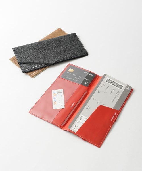MILESTO(ミレスト)の「スキミングブロック パスポートケース 皮革調R(トラベルグッズ・メンズ・ブラック/キャメル/レッド・フリ-)」の4枚目の写真