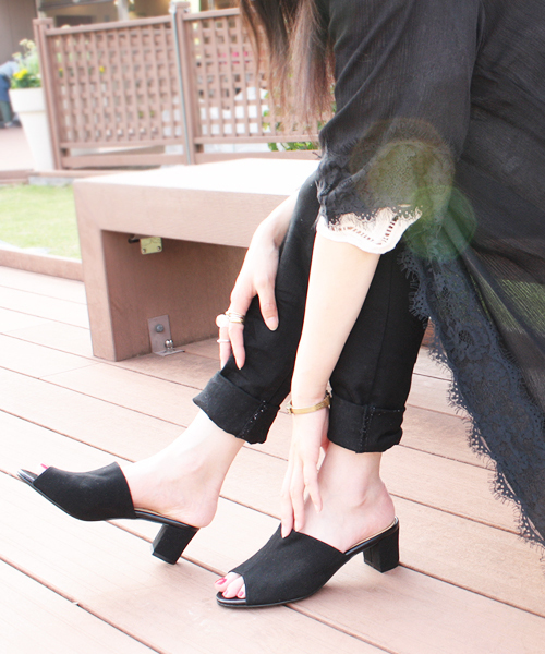 salle de bal（サルデバル）の「スエードミュールサンダル（サンダル・レディース・ベージュ/ブルー/ブラック/ピンク・L/S/M）」の2枚目の写真